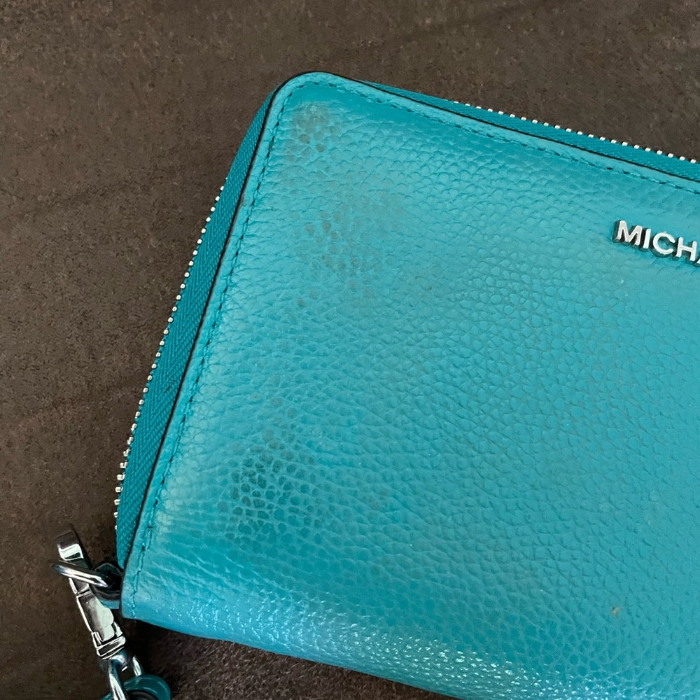 Michael Kors shoulder purse and matching wallet - Picture 6 of 6